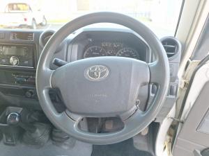 Toyota Land Cruiser 79 4.5D-4D V8 single cab LX - Image 8