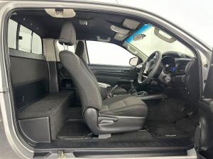 Toyota Hilux 2.8 GD-6 Raider 4X4 automaticD/C - Image 8