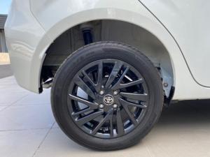 Toyota Vitz 1.0 XR manual - Image 8