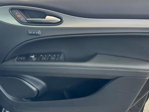 Alfa Romeo Stelvio 2.0T Veloce Q4 - Image 18