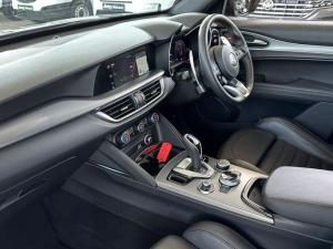 Alfa Romeo Stelvio 2.0T Veloce Q4 - Image 7