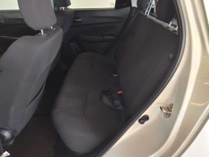 Suzuki Swift 1.2 GLX auto - Image 10