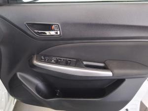 Suzuki Swift 1.2 GLX auto - Image 18