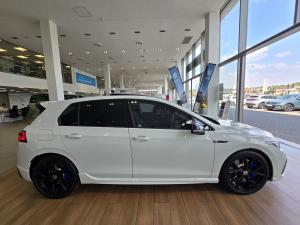 Volkswagen Golf R - Image 10