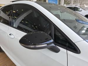 Volkswagen Golf R - Image 9
