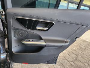 Mercedes-Benz C-Class C220d Avantgarde - Image 17