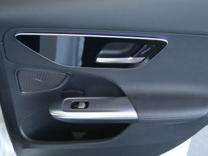 Mercedes-Benz C-Class C200 Avantgarde - Image 19