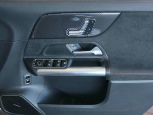 Mercedes-Benz GLA GLA200d Progressive - Image 17