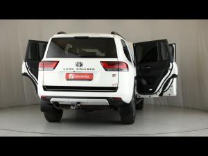 Toyota Land Cruiser 300 3.3D GR-Sport - Image 9