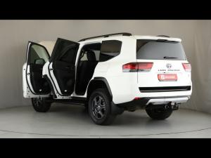 Toyota Land Cruiser 300 3.3D GR-Sport - Image 10