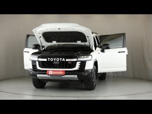 Toyota Land Cruiser 300 3.3D GR-Sport - Image 13