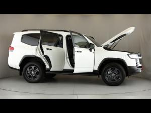 Toyota Land Cruiser 300 3.3D GR-Sport - Image 15