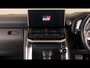Toyota Land Cruiser 300 3.3D GR-Sport - Image 24