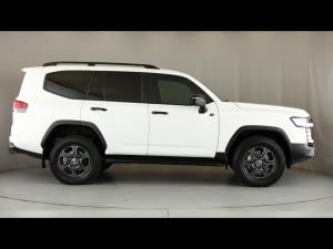 Toyota Land Cruiser 300 3.3D GR-Sport - Image 3