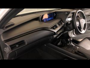 Lexus UX 250h SE - Image 7
