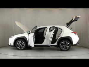 Lexus UX 250h SE - Image 11