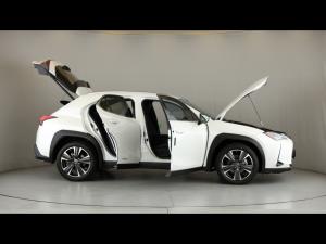 Lexus UX 250h SE - Image 15