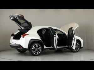 Lexus UX 250h SE - Image 16
