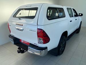 Toyota Hilux 2.4GD-6 double cab 4x4 Raider manual - Image 2