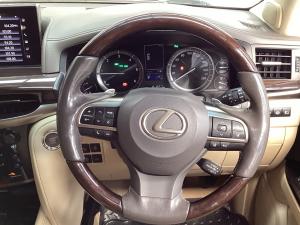 Lexus LX 450d - Image 8