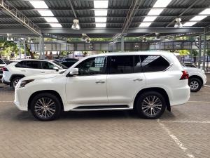 Lexus LX 450d - Image 24