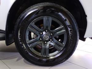 Toyota Hilux 2.4GD-6 double cab Raider manual - Image 11