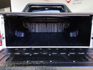 Toyota Hilux 2.4GD-6 double cab Raider manual - Image 6