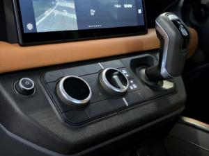 Land Rover Defender 110 D300 X - Image 19