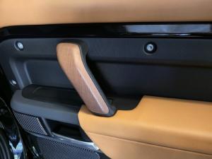 Land Rover Defender 110 D300 X - Image 21