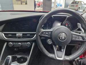 Alfa Romeo Giulia 2.0T Veloce - Image 10