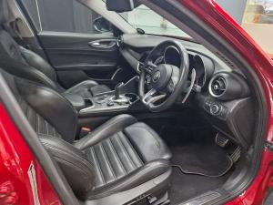 Alfa Romeo Giulia 2.0T Veloce - Image 11