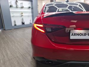 Alfa Romeo Giulia 2.0T Veloce - Image 12