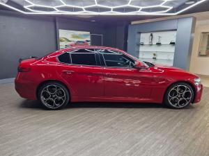 Alfa Romeo Giulia 2.0T Veloce - Image 6