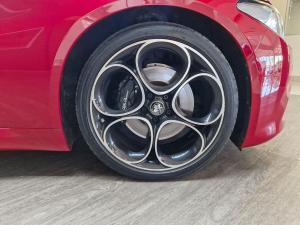 Alfa Romeo Giulia 2.0T Veloce - Image 9
