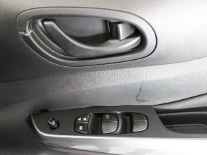 Nissan Navara 2.5DDTi double cab SE Plus auto - Image 11