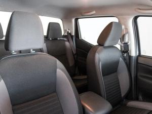 Nissan Navara 2.5DDTi double cab SE Plus auto - Image 12