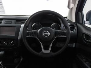 Nissan Navara 2.5DDTi double cab SE Plus auto - Image 14