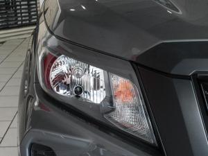 Nissan Navara 2.5DDTi double cab SE Plus auto - Image 18