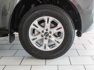 Nissan Navara 2.5DDTi double cab SE Plus auto - Image 19
