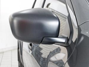 Nissan Navara 2.5DDTi double cab SE Plus auto - Image 9