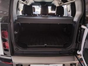 Land Rover Defender 110 D250 X-Dynamic SE - Image 9