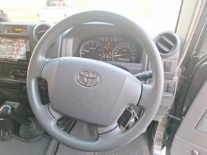 Toyota Land Cruiser 76 4.5D-4D V8 station wagon LX - Image 8