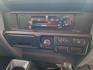 Toyota Land Cruiser 76 4.5D-4D V8 station wagon LX - Image 12
