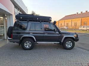 Toyota Land Cruiser 76 4.5D-4D V8 station wagon LX - Image 3