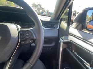 Toyota RAV4 2.0 VX - Image 10