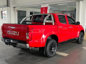 Isuzu KB 300D-Teq double cab LX Midnite Edition - Image 2