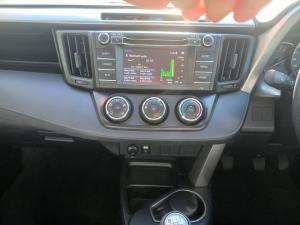 Toyota RAV4 2.0 GX - Image 13