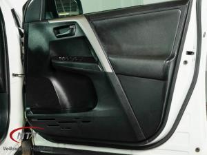 Toyota RAV4 2.0 GX automatic - Image 16