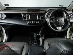 Toyota RAV4 2.0 GX automatic - Image 6