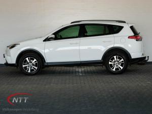 Toyota RAV4 2.0 GX automatic - Image 8
